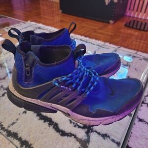 Nike Black and Blue Athletic Shoes